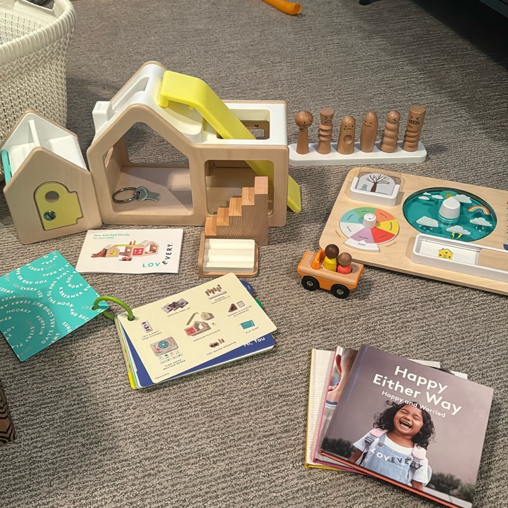 LOVEVERY The Observer Play Kit - Excellentnt Condition